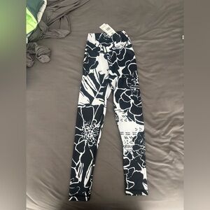 NWT ADIDAS Tight Fit High Rise Coupe Moulante Sport Pants. Size XS